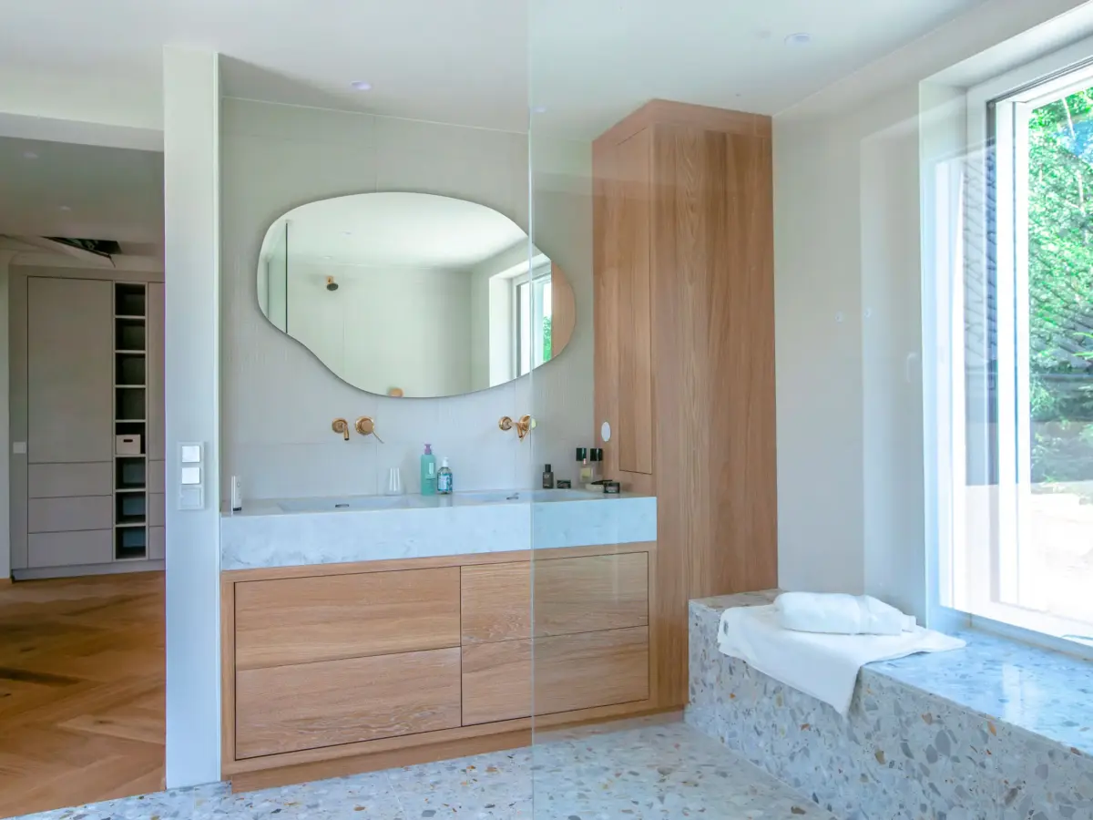 Badezimmer von Tischlerei Großegger Design: Ingvisio GmbH